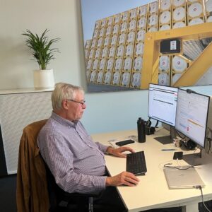 RAFFLES LEASE HAMBURG NEW OFFICES - with EMPLOYEE Working